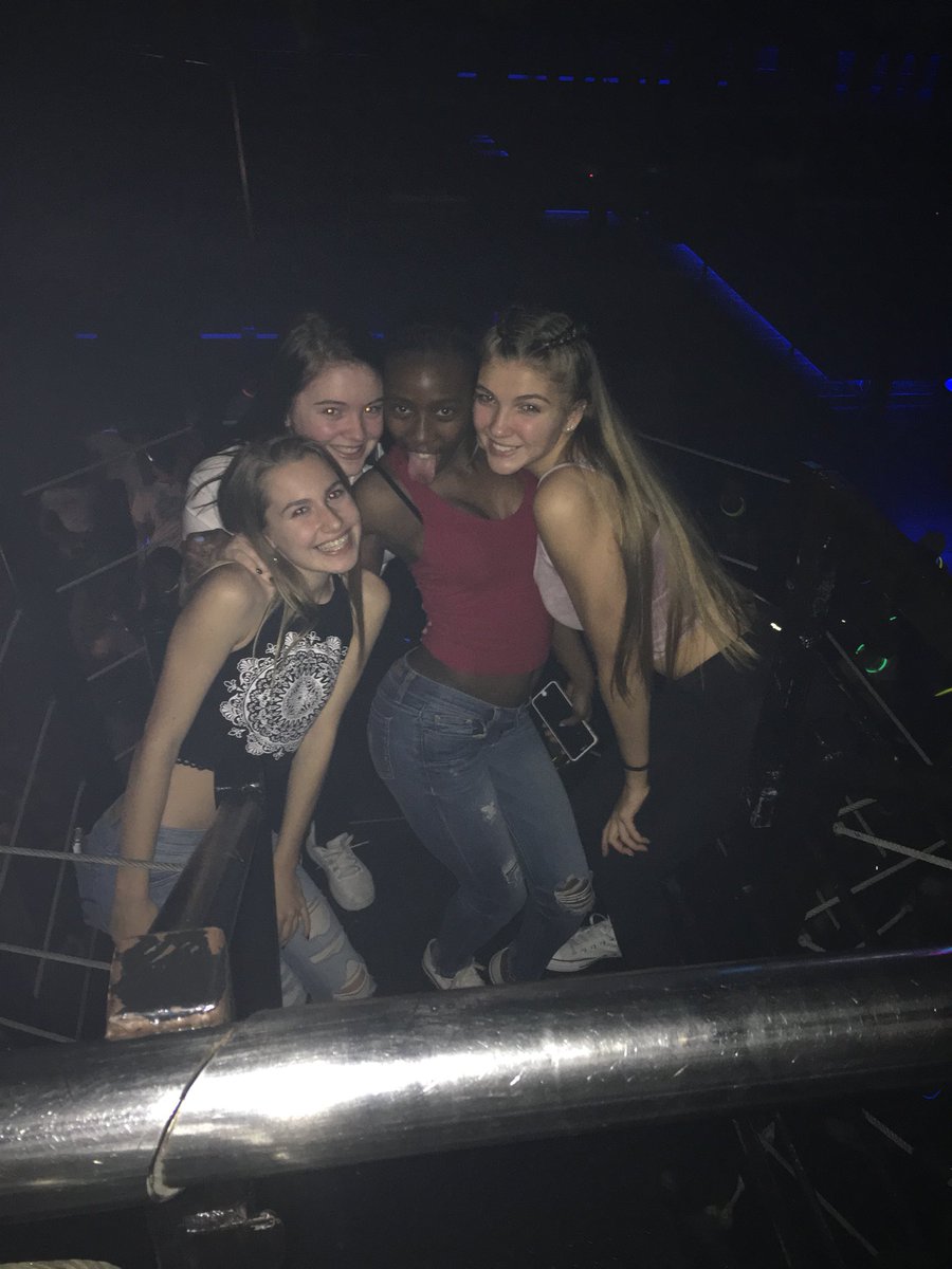 grace_obrien23's tweet photo. HAPPY BIRTHDAY TO ONE OF MY FAVS  @mollyyburd love you so so much sugadaddy can’t wait to tear up the dance floor w you on friday!! #rightbench ❤️🎉💗💓 https://t.co/BNuAxLk7qo