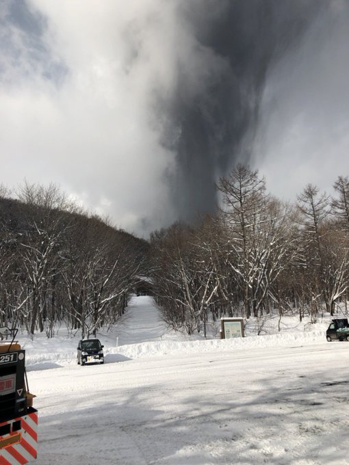 現地情報 草津白根山が噴火 草津国際スキー場の写真や現地の人のツイート ライブカメラ映像など まとめダネ 現地情報 草津白根山が噴火 草津国際スキー場の写真や現地の人のツイート ライブカメラ映像など まとめダネ