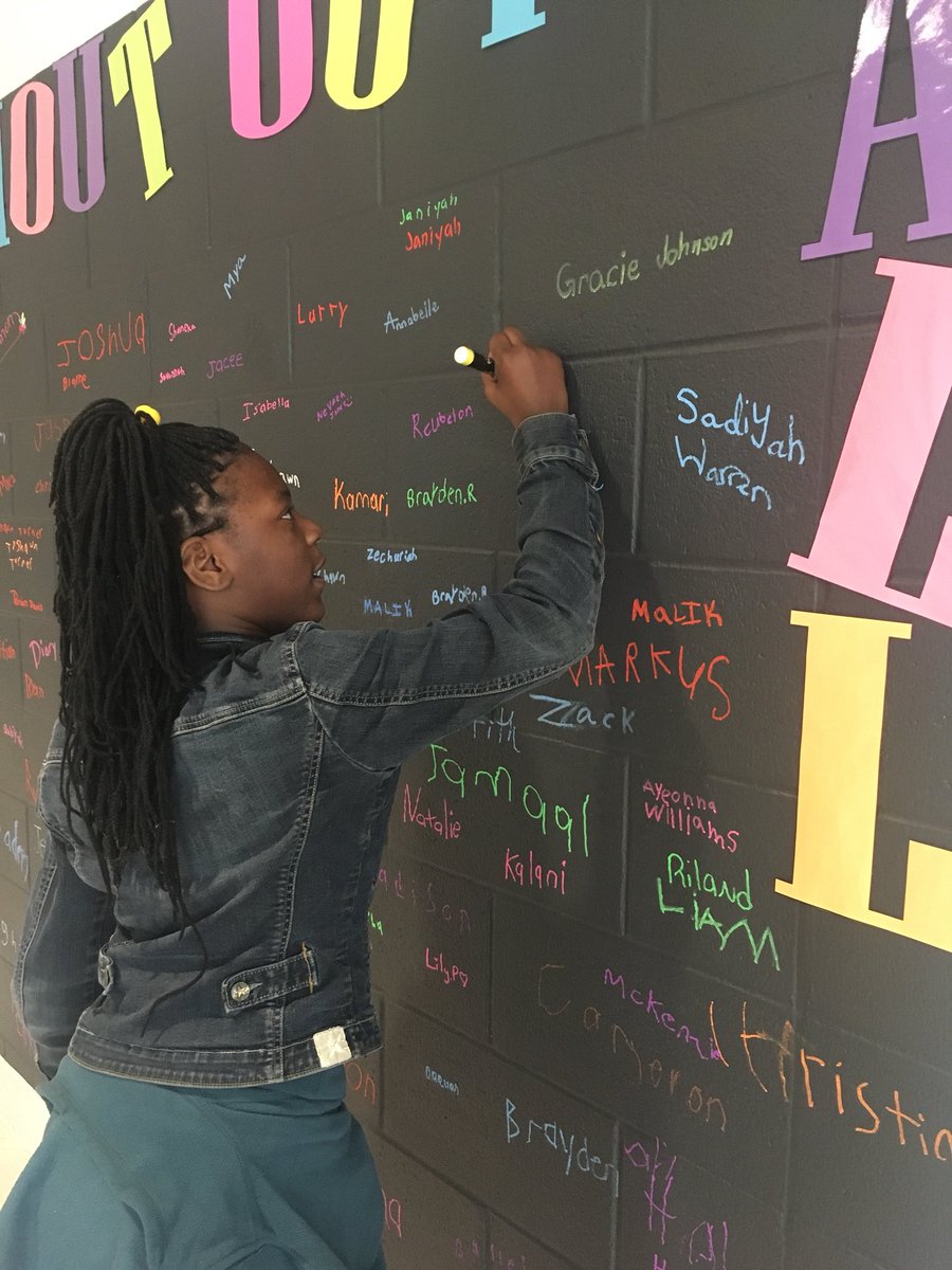 TameeVT's tweet photo. Positive phone calls home to kick off this week! πππ»π#kidsdeserveit #riverdalerising #resbrags #scpsva #positivereferrals #ElemAP https://t.co/47EH5gWEU8