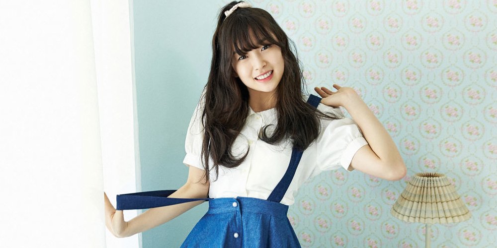allkpop's tweet photo. Oh My Girl's Arin to be a special MC for 'The Show' today
https://t.co/DZlcVsdcrA https://t.co/HJgJDrExUZ