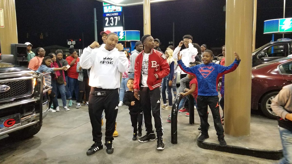 FOE3XTimes's tweet photo. As everyone knows the videoshoot was this past Saturday and as you can tell we still popped it off it was a success 🔥🔥! #FOE#FOEX3 https://t.co/cIvdrjdUTc