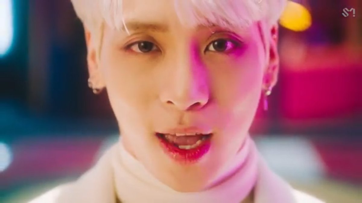 ViewOnew's tweet photo. HES GLOWING I’M CRYING ITS SO BEAUTIFUL HES SO BEAUTIFUL https://t.co/aRRIawzdCT