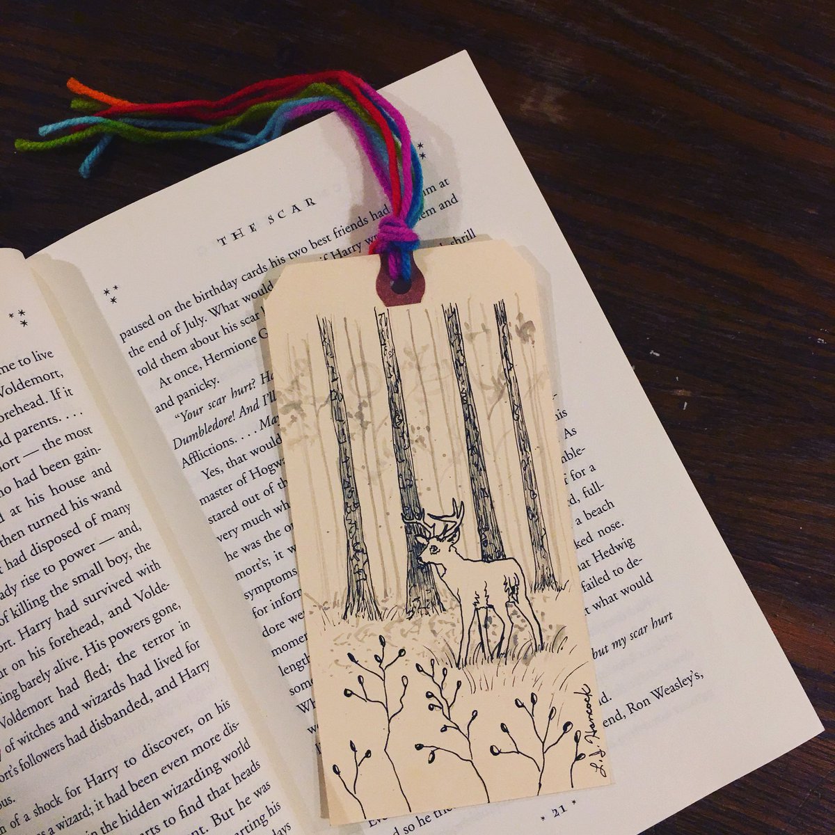 LisaJHancockArt's tweet photo. Pen and ink bookmark. For those die hard fans out there...Can you name the book? 😉 #penandink #usefulobjects #originalart #forest #deer #instaart #visualartist #illustration https://t.co/AUqENcq6a6