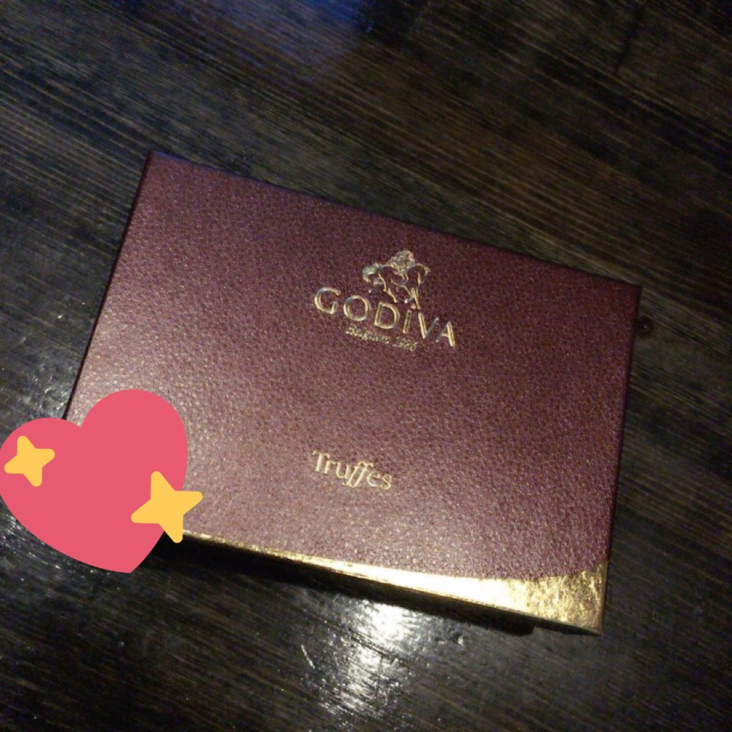 ni_sq9's tweet photo. GODIVAのチョコレート
頂いたよん(*ˊᵕˋ*)🍫💕

嬉しいけど‥ダイエットが遠退く。

#チョコ
#ゴディバ
#GODIVA
#ダイエット
#プレゼント https://t.co/bgp8n5bvA6