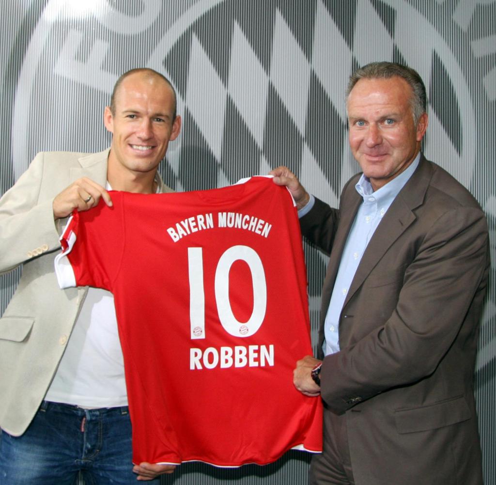 276 Games
134 Goals 
91 Assists 
17 Trophies
One Bayern legend

- Happy 34th birthday Arjen Robben! 