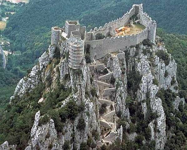 CasaLettori's tweet photo. #IlLungoSguardo con il Progetto arte
#NeiCastelli
Il Castello di Puilaurens esistente già nel X secolo
È costruito su uno sperone roccioso
@DBking85 @artdielle @mariadicuonzo1 https://t.co/M38hNgO9B8