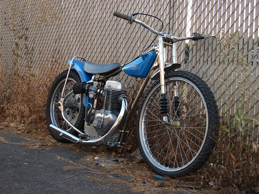 UprightSpeedway's tweet photo. #TwoValveTuesday is back. And what a beauty as well😍 Have a nice day https://t.co/CceWgSzENK