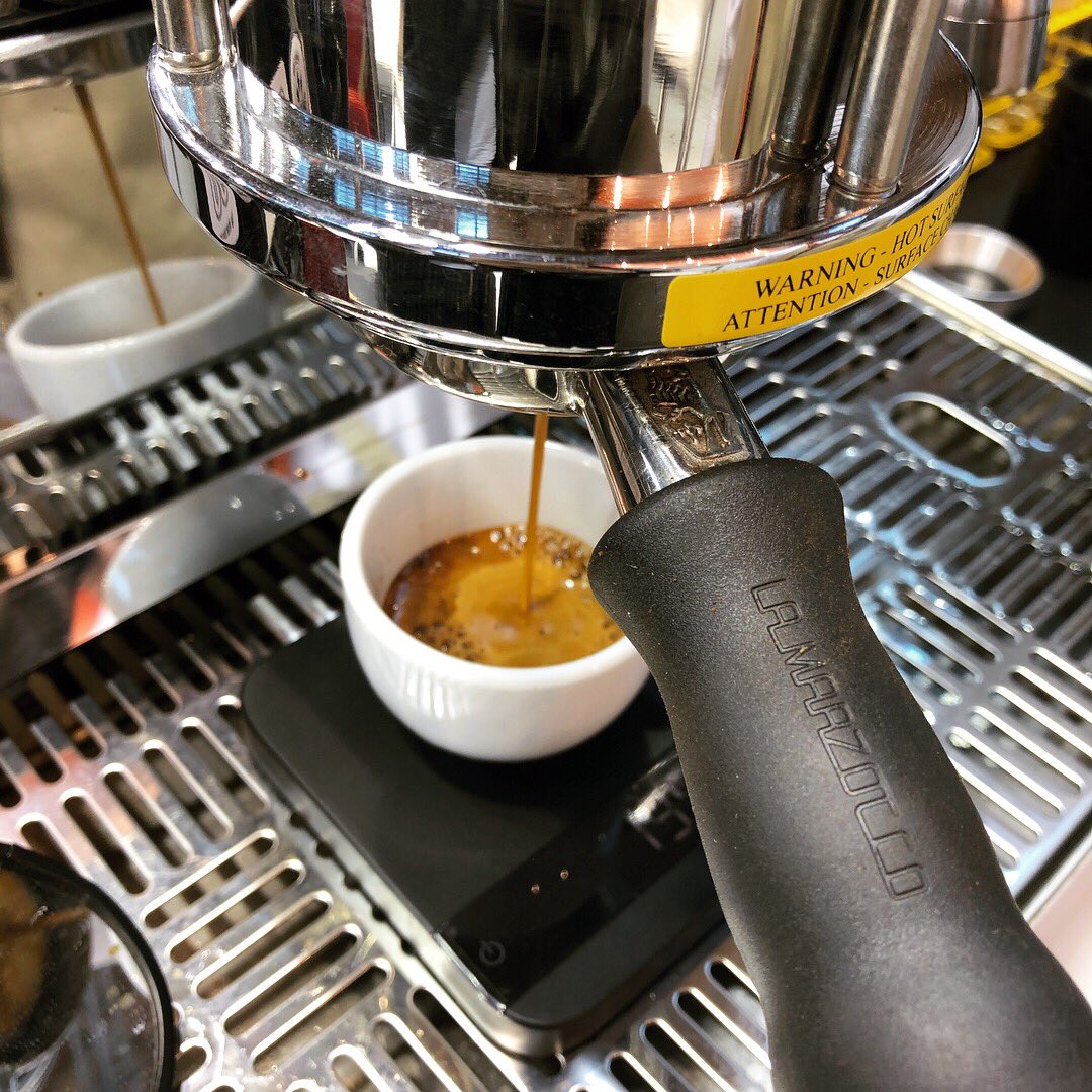 neroscurocoffee's tweet photo. Do you need a good reason to attend @SigepRimini ?
You can taste our El Salvador Finca Montelon @CeadoVenezia
Pad D1 Stand 35
#sigep2018 #elsalvadorcoffee #espresso #nakedfilter #espressocoffee #coffeetasting #tastingcoffee #caffè #caffeespresso #thirdwavecoffee ##coffeemoment https://t.co/swJ4T40l6c