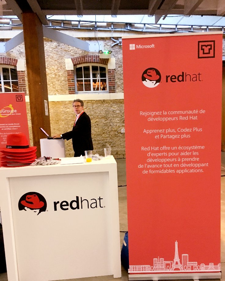 RedHatFrance's tweet photo. #RedShirtDevTour c'est parti ☁️ ! Pour ceux qui ne sont pas à Paris il est possible de suivre à distance la matinée de plénières 👉 https://t.co/AlzgKAo6vi 😃 . Les Red Hatters sont en place et prêts à vous recevoir ! 😎 @Azure_France #RedShirtTour #OpenSource https://t.co/sp7biQPvLL