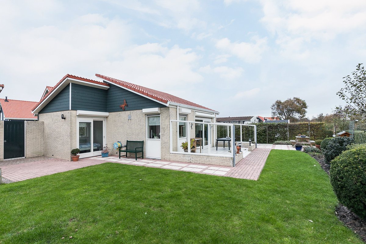 HanseHanseOG's tweet image. Op zoek naar een #recreatiewoning op eigen grond en op korte afstand van het #Noordzeestrand? Dan is dit object wellicht iets voor u; Westerseweg 3- Scalde Oort 5 te Burgh-Haamstede. 
Nieuwe vraagprijs € 365.000,-- k.k. 
Bel voor een afspraak voor bezichtiging naar ons kantoor.