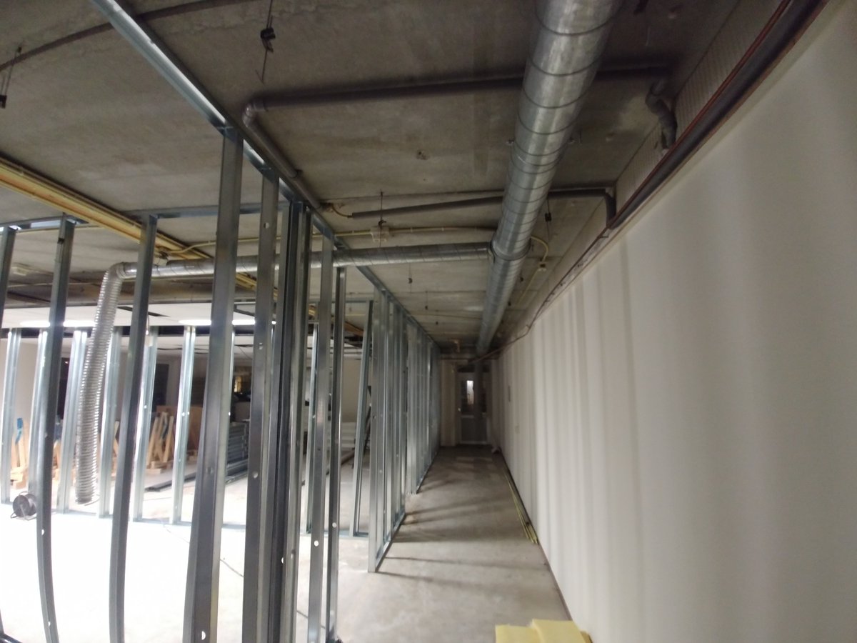 Spoedklus: in opdracht <a href="/oyfo_nl/">oyfo</a> organiseren wij de verbouwing van het Esrein 5 gebouw te Hengelo. Het kantoorpand wordt in 8 weken opgebouwd tot muziekschool. De eerste contouren zijn inmiddels een zichtbaar.