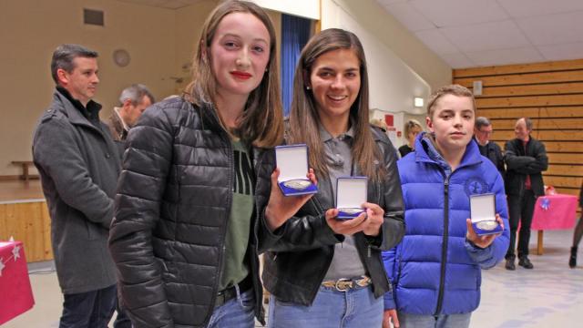 FFEquitation's tweet photo. Le jeune Gwendal Leroy, médaillé d'or au Generali Open de France, a reçu la médaille du Mérite sportif de sa ville ! via @ouestfrance https://t.co/ZitEPQmhCl #GOF2017 https://t.co/9Ec7RjjKEN