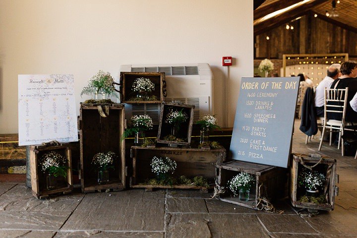GreatEventDevon's tweet image. Great use of crates for this entrance display. boho-weddings.com/2018/01/22/rus…. @BohoWeddings, @paul_PJPhoto