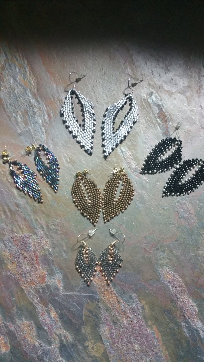 VMadvek's tweet photo. Here are a couple of different sizes of the Russian leaf earring. All done in Toho glass seedbeads. https://t.co/VVOy7vbh4A