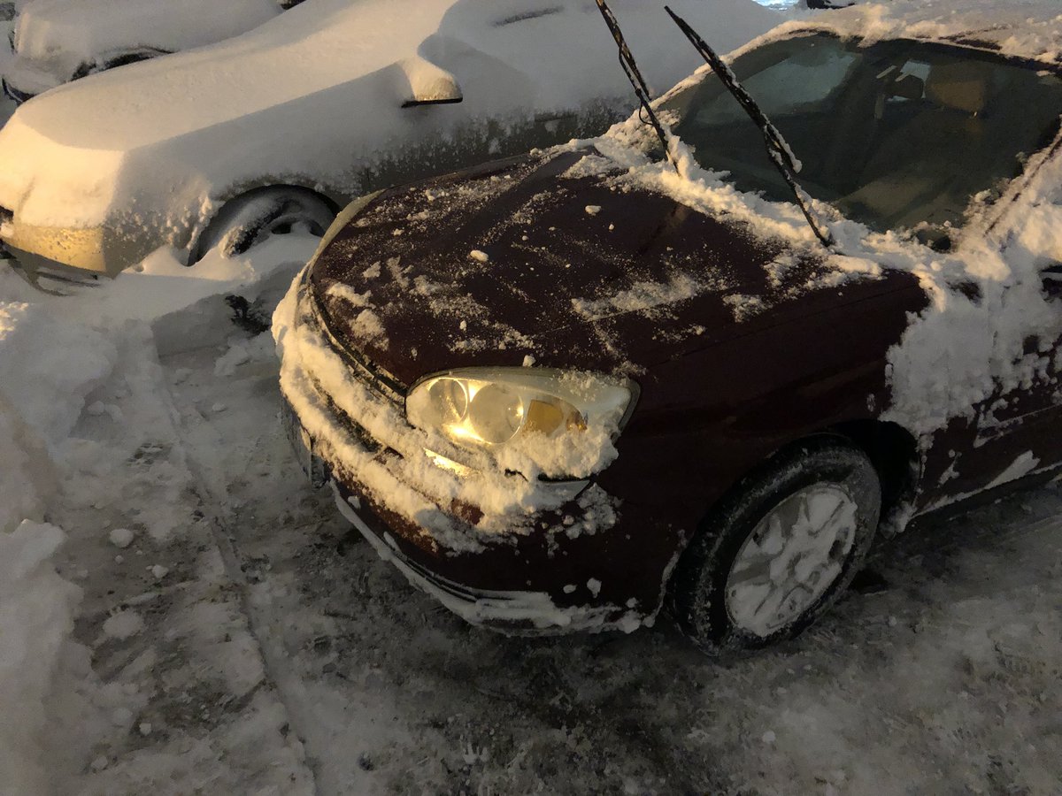 MarkFreundTV's tweet photo. My Minnesota roots took hold of me tonight. What started as a quick trip outside to clean off my car, turned into hour and a half digging out and shoveling out my entire parking spot and part of the sidewalk. #RiseAboveSnow #LessWorkInTheMorning https://t.co/IQsJiqfMvF