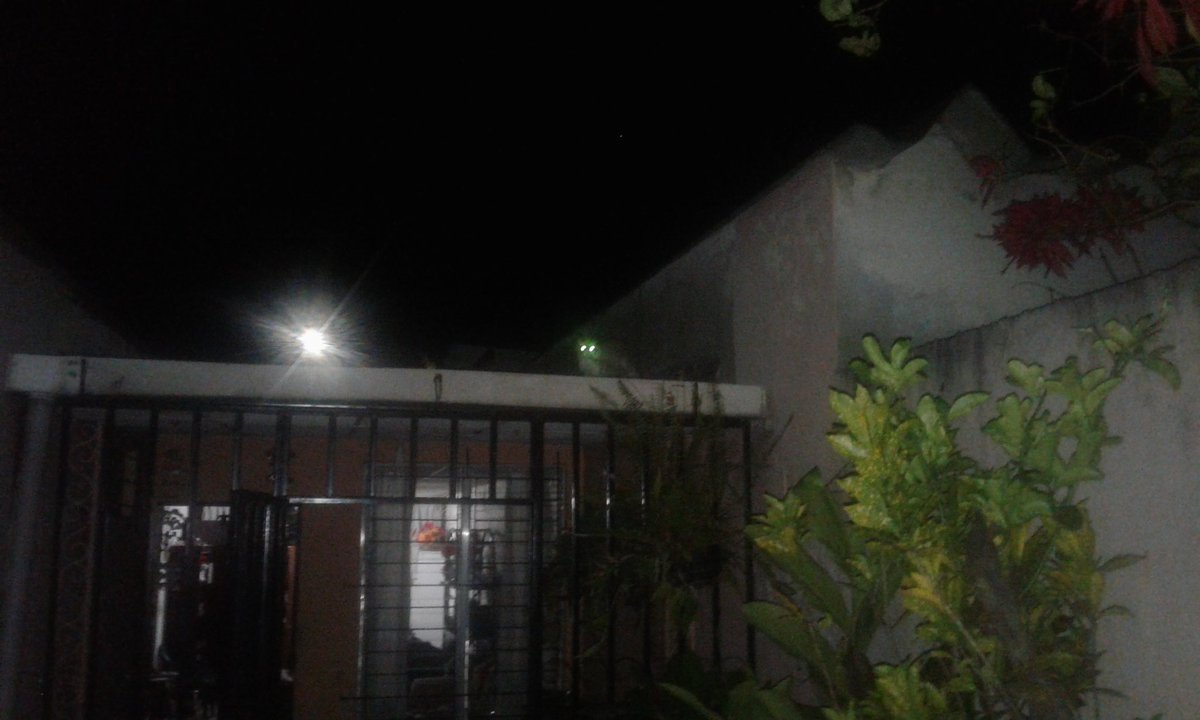 Dakapo64's tweet photo. Y la bendición en el techo.. 😕🐈 #Gaticus https://t.co/Q0p0Rb11Nz