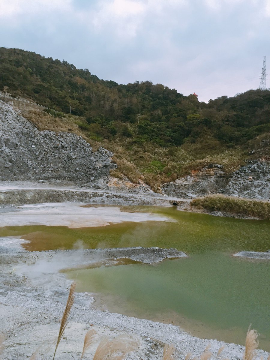 memechoi's tweet image. Yangmingshan National Park! Sulfur Valley! #Smelledlikerotteneggs! #hellaCold #taiwan