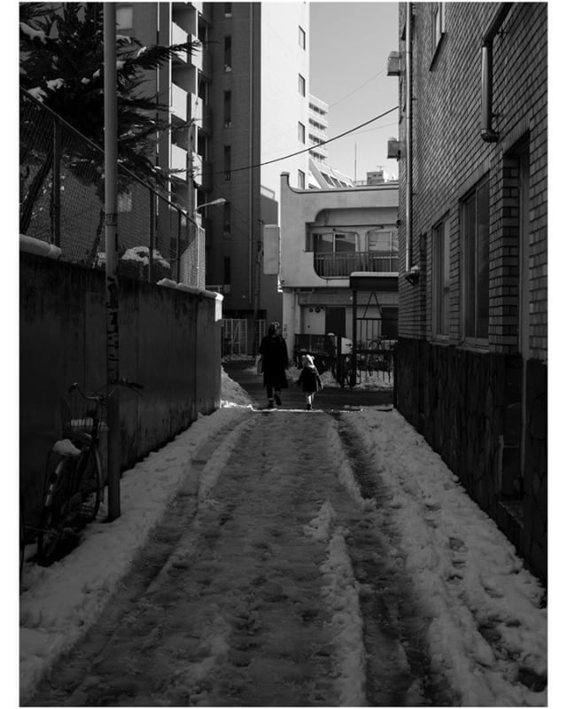 kpo840's tweet photo. Take a Walk
#townsnaps #yoyogi #snow #relationship #bnw_photografare #bnw_jrengjreng #bnw_life #bnwlife #bnwphotography #bnw_lovers #bnw_japan #japan #ef40 #f5.6 #街撮り #新宿 #雪景色 #結びつき #モノクローム #モノクロ #写真撮ってコー https://t.co/sWah7OCGpY https://t.co/MvjHZ9tAp1