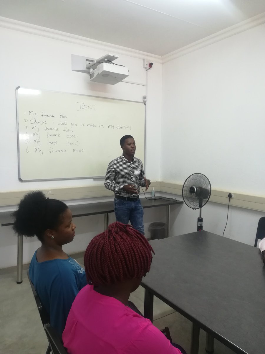nontonbarlf's tweet photo. #OutOfTheBox candidates revising their presentation skills, #Interviews @JusticiaDlc @GwfOnline #BridgingAcademy https://t.co/QcvWFqHaYz
