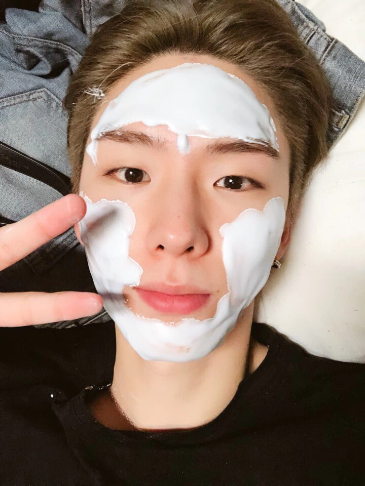 OfficialMONSTAX's tweet photo. [#기현] 한국은 한파주의보라는데 따듯하게 입고 다녀요!!!!!! 몬베베들 있는 곳들은 추워요? 더워요?? https://t.co/w6vYVfWsOH