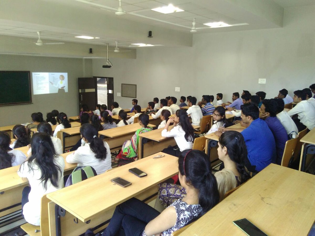 WeEducation7's tweet photo. One more Successful Orientation Program between WeEducation_Team &amp;  Sanjay Ghodawat University  Students,Faculty. @Sanjay Ghodawat University,Hatkangale,
Kolhapur.
@SGUKolhapur 
@SinhgadCollege 
@Sanjivani_Group https://t.co/AdiyzcplFF