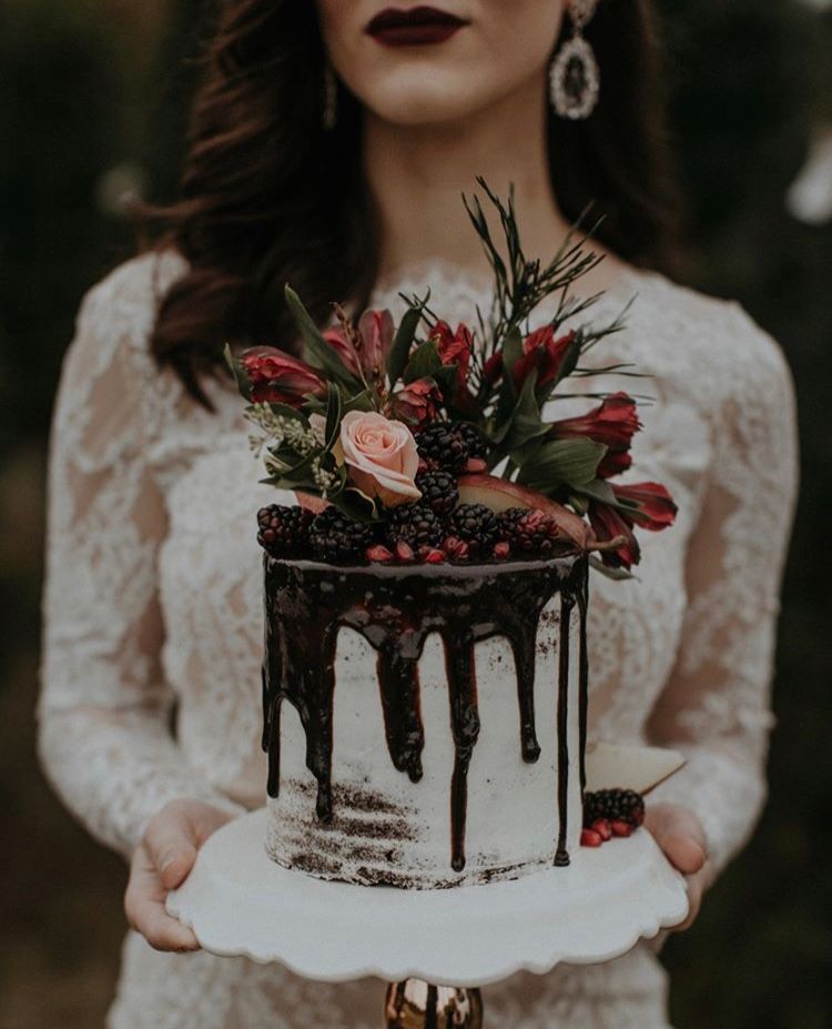BettyLou_Design's tweet image. INSPIRATION ALERT: Oh wow! Absolutely swooning over this drip cake right now. What a beaut! 😍

📸: #bmatthews

buff.ly/2E0dgy6

#wedding #inspiration #love