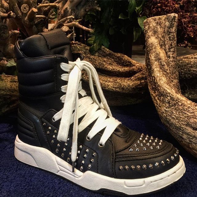 DIET BUTCHER SLIM SKIN MASSIVE SNEAKER #dietbutcherslimskin #DBSS