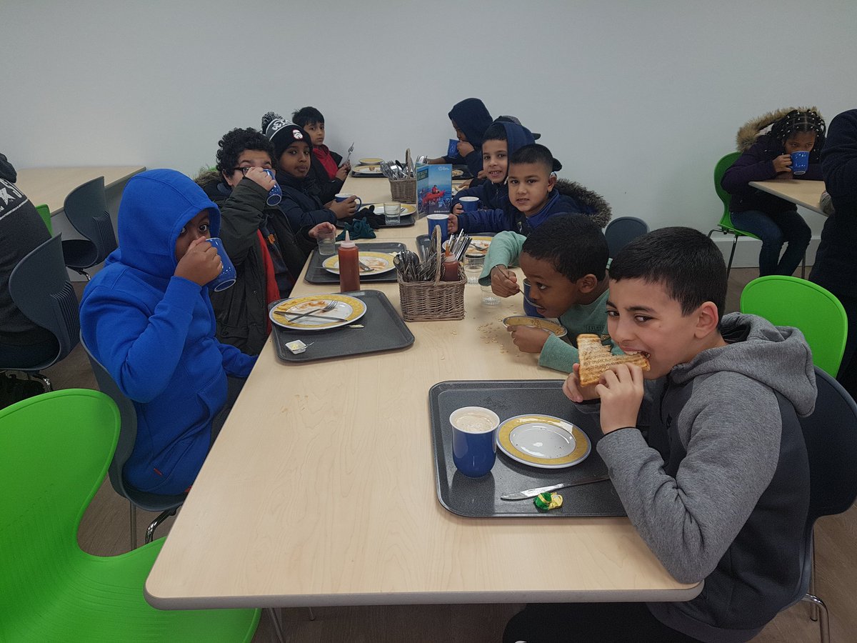 rgntparkschool's tweet image. Preparing for the day ahead #firstbreakfast #Residential #aberdovey