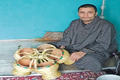GreaterKashmir's tweet photo. Kashmir’s traditional #wickercraft struggles to survive
https://t.co/ywekPsBnE6 https://t.co/2OU8nplKAW