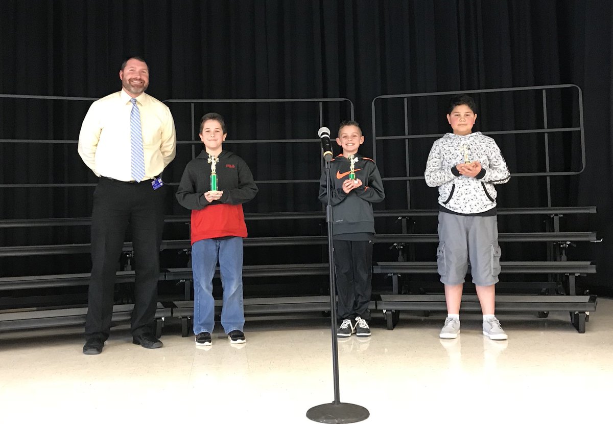 RiverDellRacers's tweet photo. Fantastic job by all of our 4th &amp; 5th grade students who took part in the RDE Spelling Bee! Congratulations to our winner, Damien Porr, who will go on to compete in the JCPS Spelling Bee later in the spring! #superspellers https://t.co/KyCFlP15vU