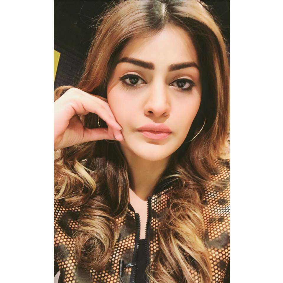 MairaKhanPK's tweet image. Some days you just have to create your own Sunshine ☀️ 
#thoughtoftheDay