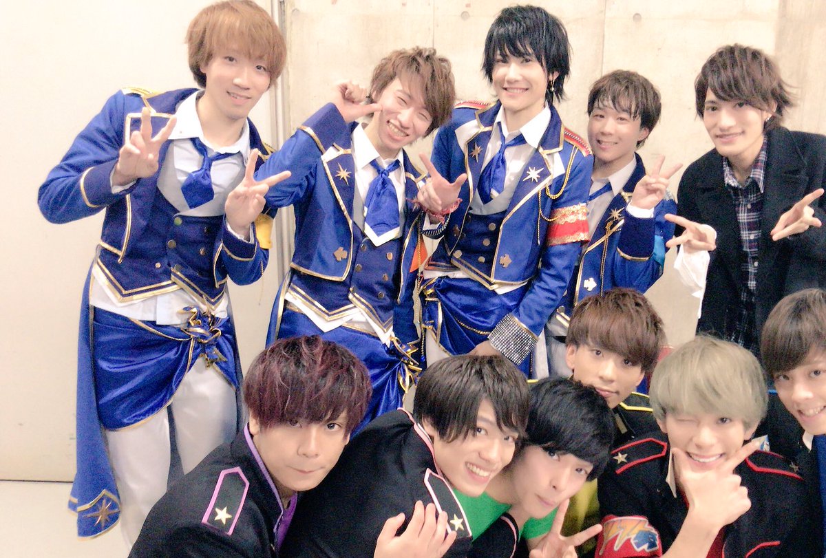 スタプリの衣装KnightsだけじゃなくてQUARTET NIGHTとも似てるのか… 1