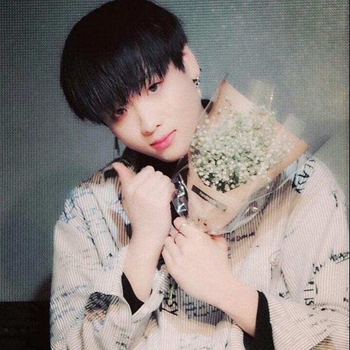 잘생긴남돌봇 tweet media