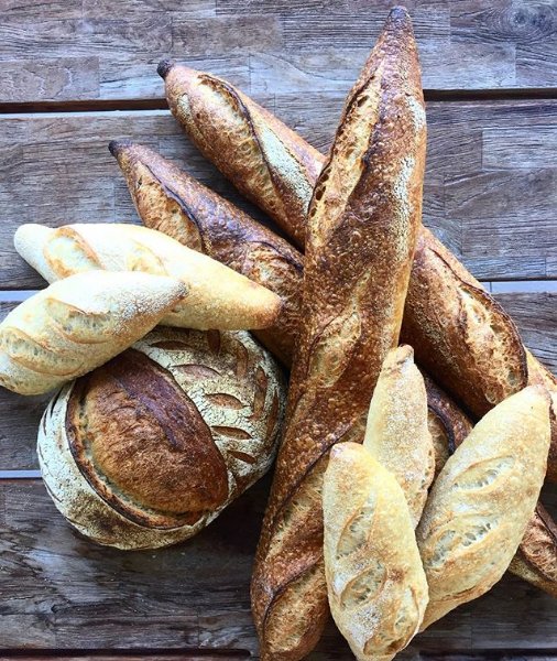 So, what's your favourite food? 😙 "Bread" 🥖 Delivered straight from the bakery oven to you! #carblovers #bread #butlerandbentley ow.ly/DBKk30hWsnR