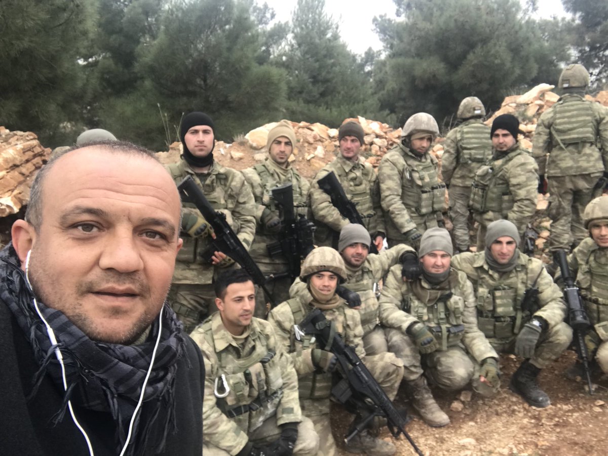 Mehmetçiklerimizle Afrin kırsalındayız... Kararlılık yüksek, moraller yerinde... Dua bekliyorlar.