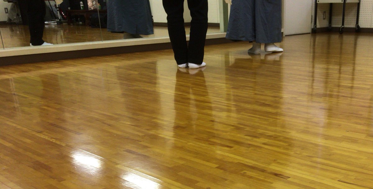 こんばんは。本日の羽衣付近は風が強いですが、皆さんいかがお過ごしでしょうか。
羽衣は、本日は満次郎先生のお稽古日です。