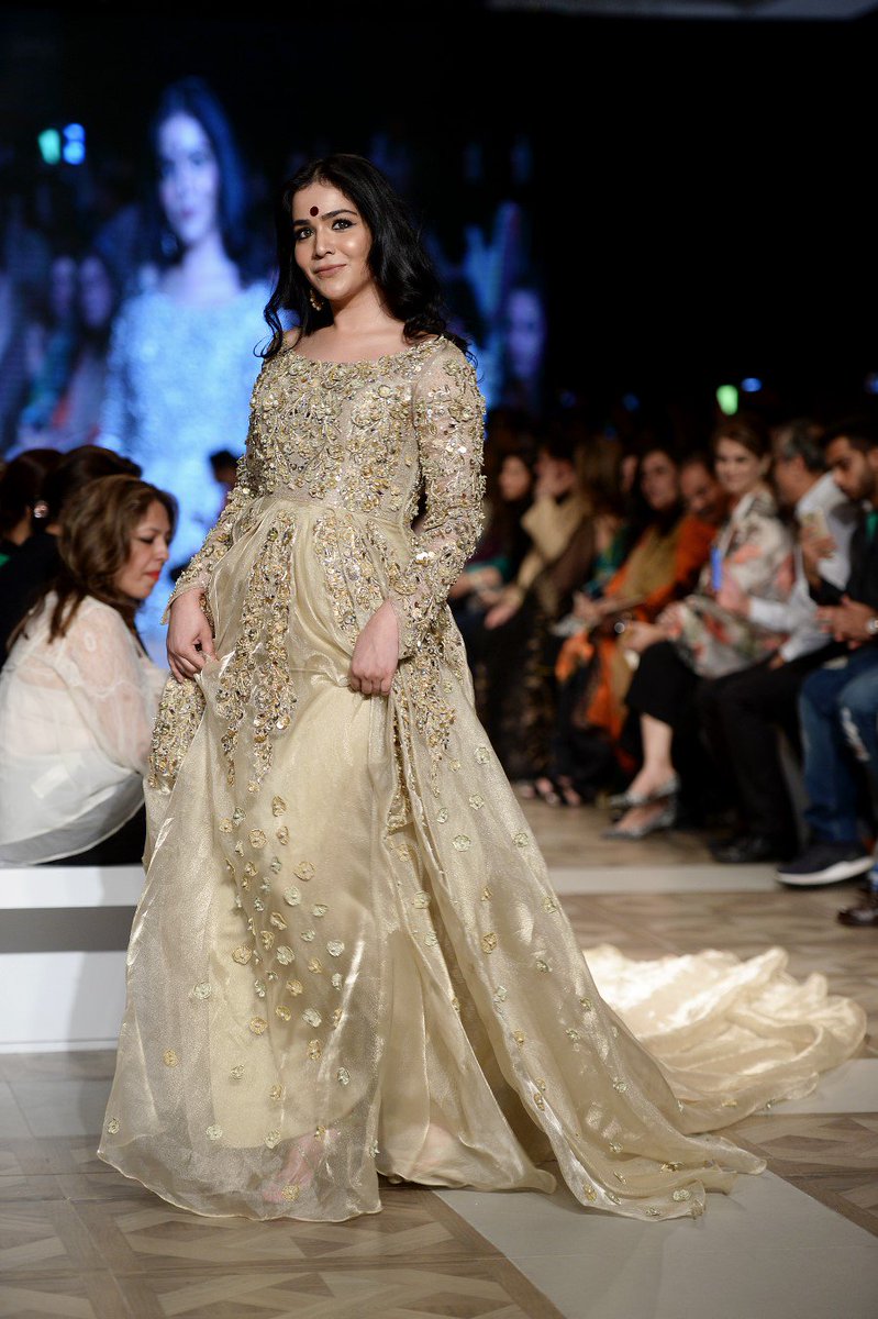MediaSpringPk's tweet photo. Throwback to #PLBW17 @HumaimaMalick the showstopper of #ShamsaHashwani https://t.co/1JQoeAKnKK