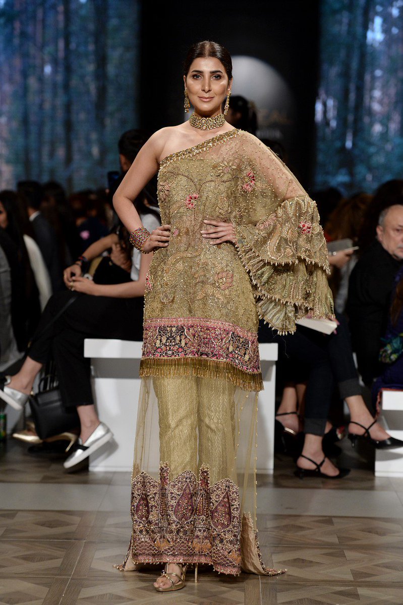 MediaSpringPk's tweet photo. Throwback to #PLBW17 @habib_areeba walking for #ShizaHassan https://t.co/HjCqwfEMHw