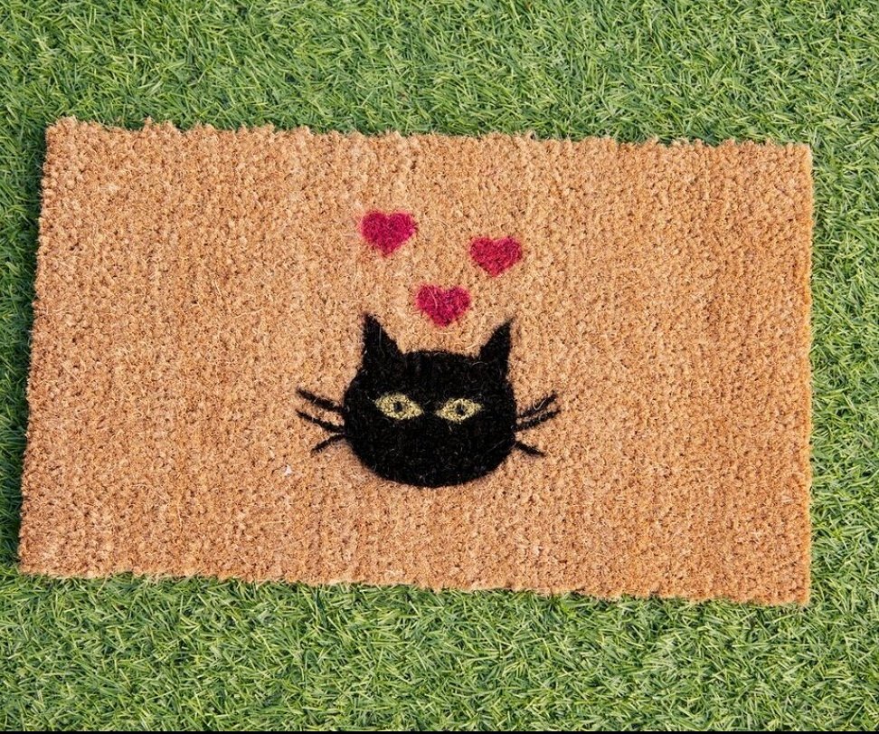 Los gatos caseros necesitan cubrir ciertas necesidades, como el marcaje arañando. Este mes en la MeowLove encontrarás este minifelpudo de <a href="/BigotePandereta/">Bigote de Pandereta</a> para que tu gato deje claro que la casa es suya ¡y tu también!