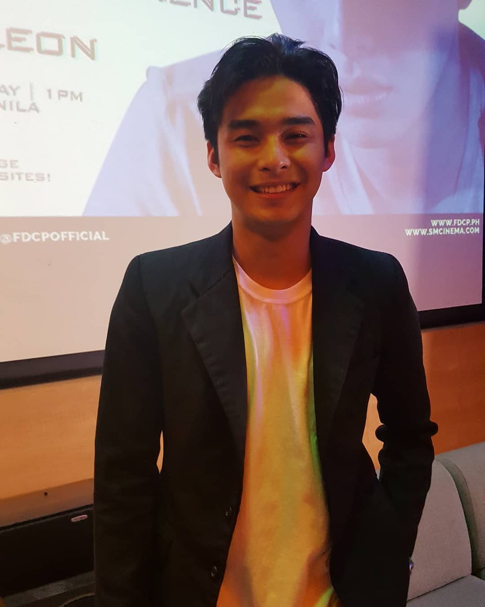 MSLifeAndShow's tweet photo. #MSShowbiz. #McCoydeLeon pose for the cameras during #InstaladoBlogcon earlier. #McLisse https://t.co/NUzrtsNgNS