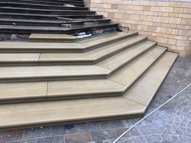 randandasquith's tweet image. We are proud to be supplying the stone for @BlakedownLandsc  who are carrying out the ongoing renovations of the @NHM_London  steps #yorkstone