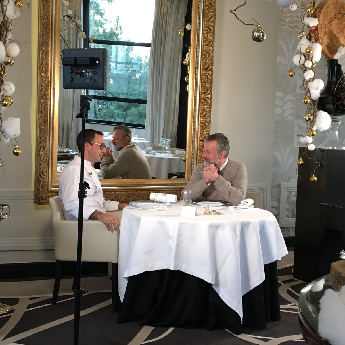LAubertTLM's tweet photo. Tournage #toctoctoque rencontre d’un chef brillant @TLMLyon vous nous retrouverez vendredi 2 février à 18h45 merci @MViannay https://t.co/d0cJkNAX7J