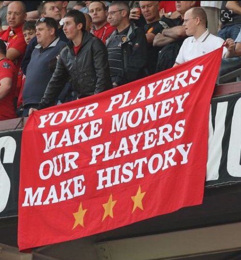 caughtoffside's tweet image. Premier League top earners:

1. Alexis Sanchez: £500,000
2. Paul Pogba: £290,000
3. Romelu Lukaku: £250,000
4. Zlatan Ibrahimovic: £220,000
5. Aguero: £220,000
6. Eden Hazard: £220,000
7. Cesc Fabregas: £220,000
8. David De Gea: £200,000
9. De Bruyne: £200,000

Awkward...