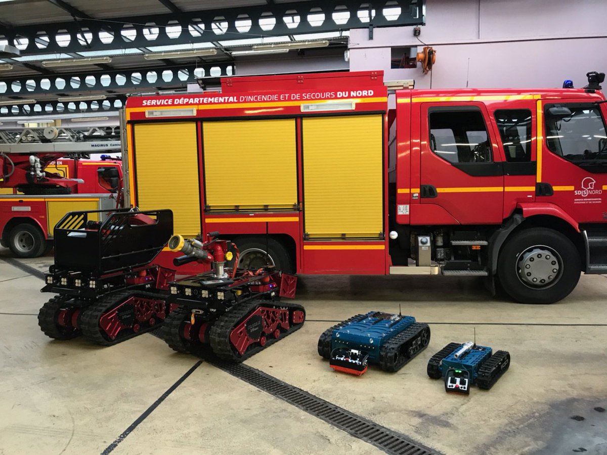 SharkRobotics's tweet image. Arrivée de nos 4 robots au @Sdis59 à Lille pour une démonstration de leurs capacités. Dans l'ordre : le Colossus avec panière, le Colossus avec canon à eau motorisé, le Rhyno puis l'Atrax. 

#pompiers #robot #sdis #madeinfrance #robotics #defense #firefighter #Lille #innovation