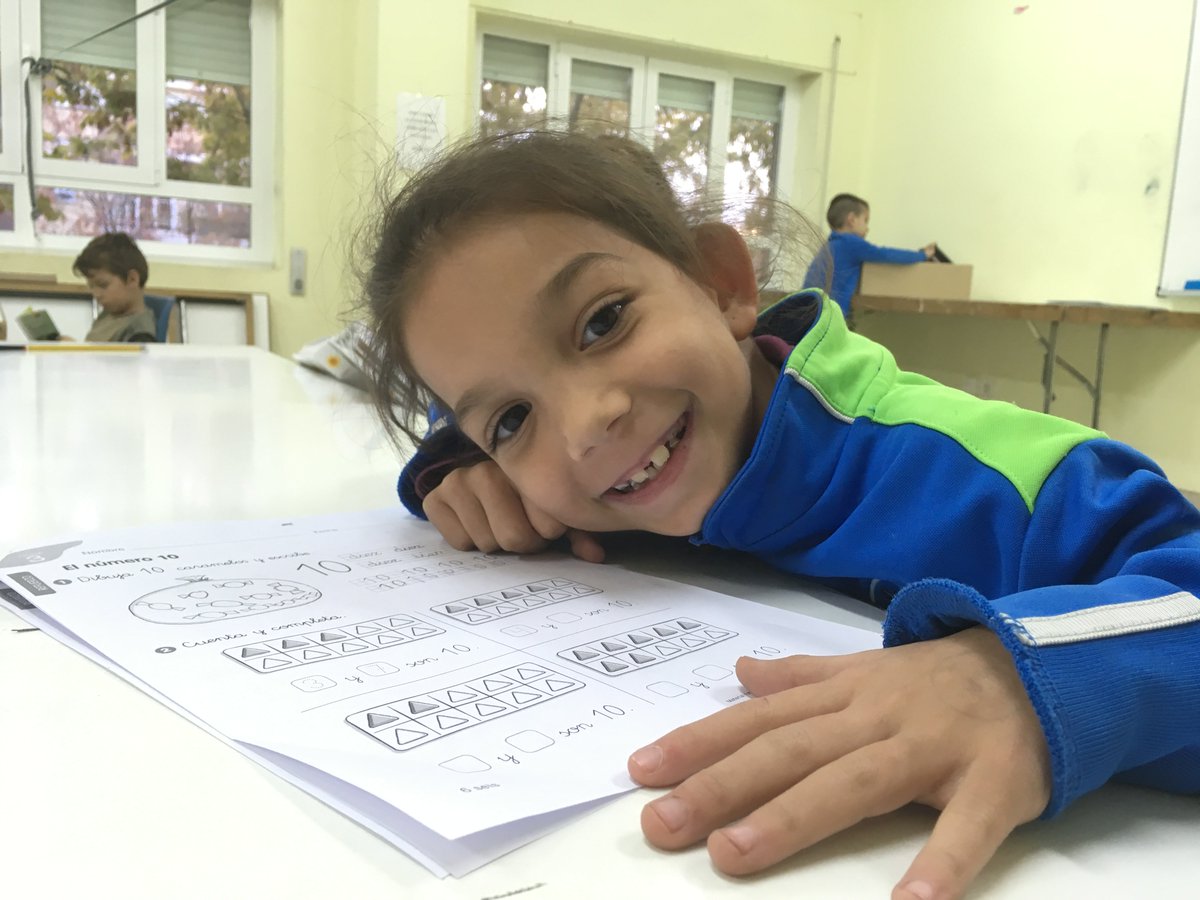 gitanos_org_CYL's tweet photo. En #FSGSalamanca seguimos trabajando con los más pequeños/as en la Educoteca gracias a @FundlaCaixa . Un espacio donde reciben ayuda con sus tareas, aprenden a estudiar, e intentamos que mejoren su trayectoria escolar, sin olvidarnos de jugar y divertirnos, ¡claro! https://t.co/agYOdlXwt2