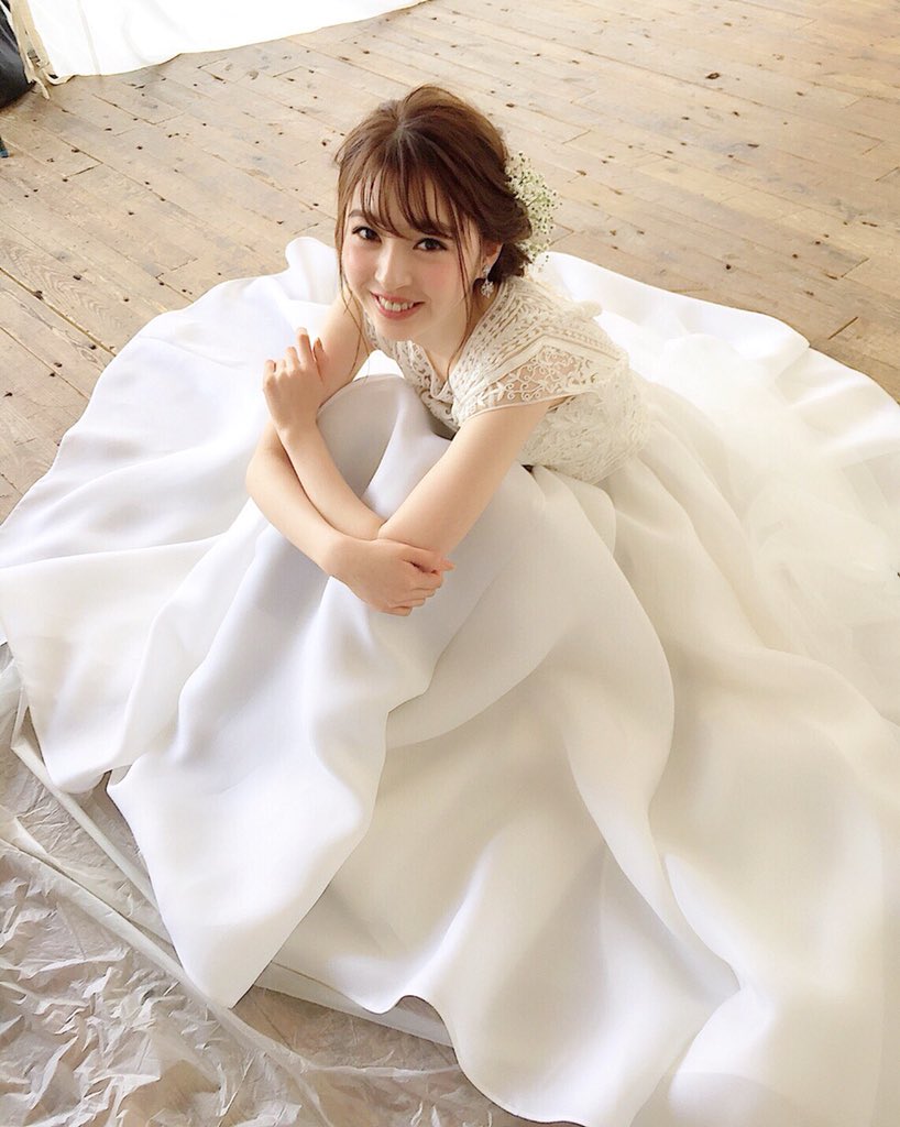 seira_jonishi's tweet photo. 今日発売の #ゼクシィ みてね💓

髪型がまさに芸術なの！！！
#ウェディングドレス #結婚 #髪型 https://t.co/HqCoKeVccY