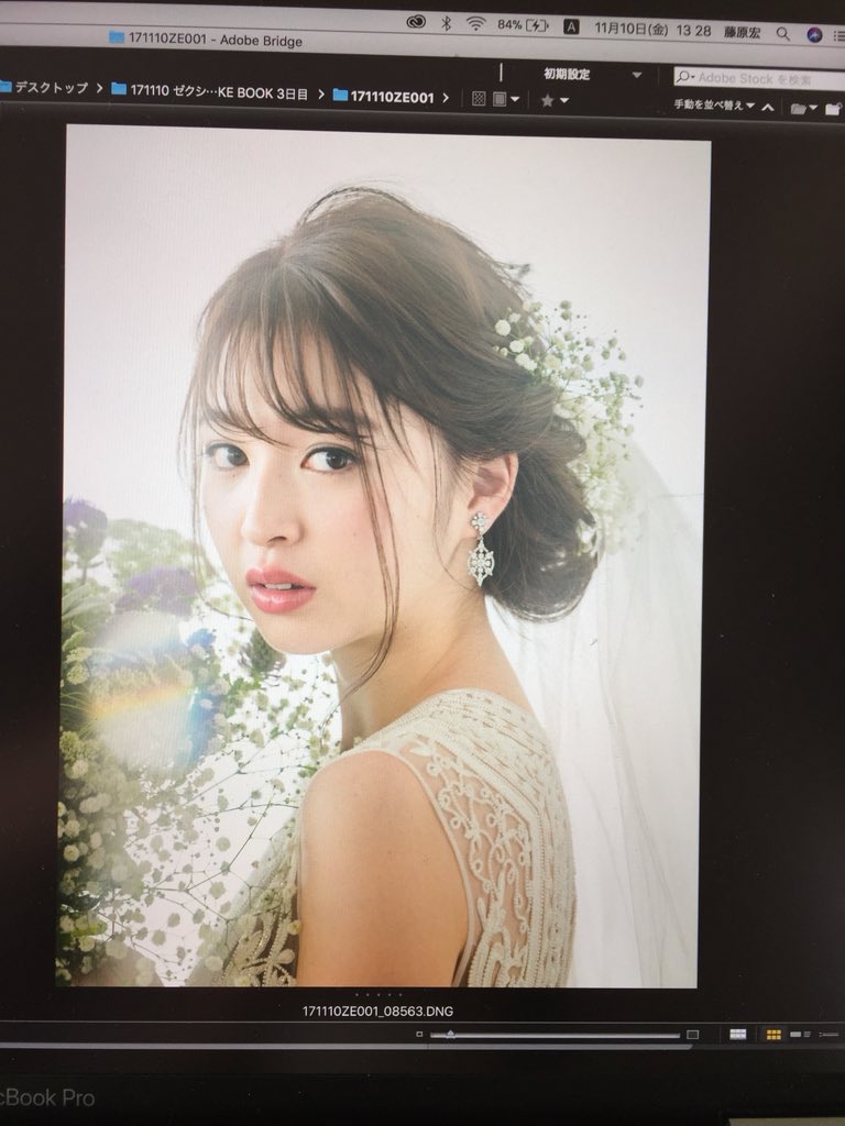seira_jonishi's tweet photo. 今日発売の #ゼクシィ みてね💓

髪型がまさに芸術なの！！！
#ウェディングドレス #結婚 #髪型 https://t.co/HqCoKeVccY