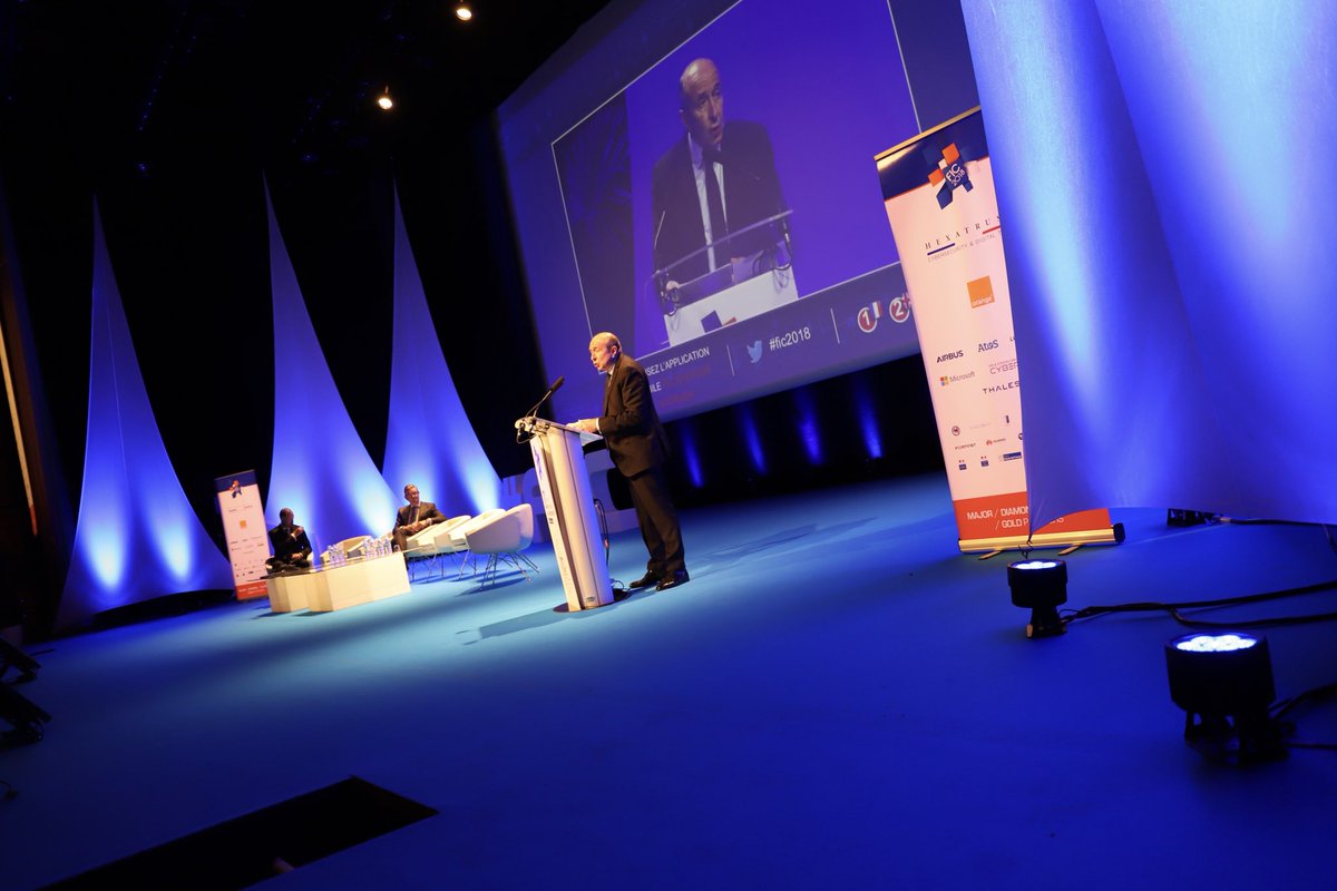 gerardcollomb's tweet photo. Nous devons faire comprendre aux Français que si la révolution numérique change positivement leur vie quotidienne, elle est aussi porteuse de risques.
#FIC2018 https://t.co/ia7s1t92sx