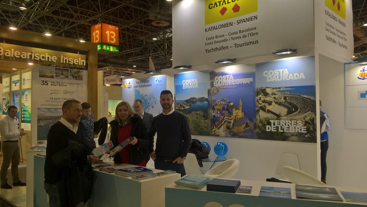 VelaBlanes's tweet image. La delegació del @VelaBlanes avui al stand de @turismecat @costabrava @PortsCatalunya a @nonstopboot #bootduesseldorf #BOOT2018