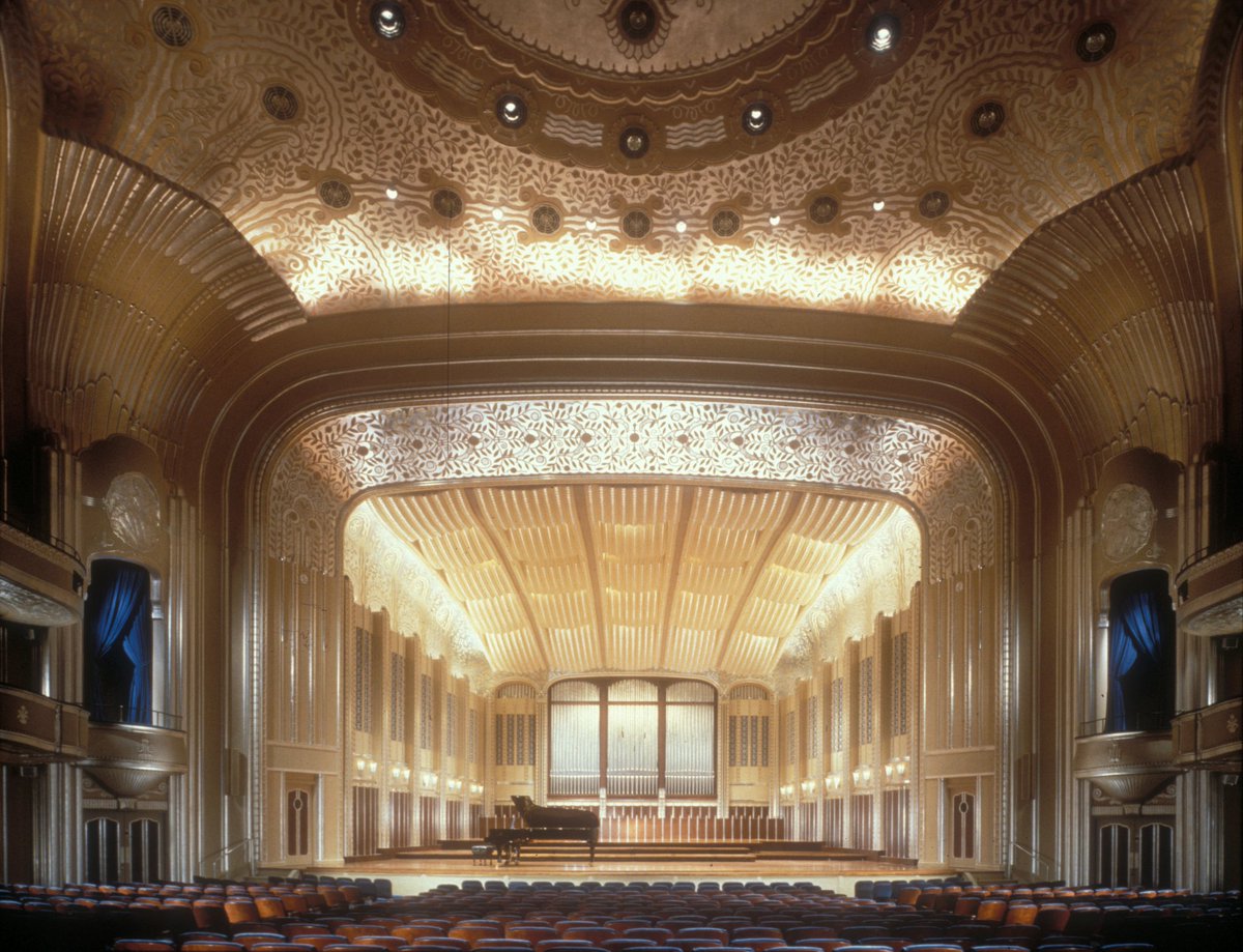 "The hall, magnificently restored, reopened in 2000 (complete with organ) and it continues to shape the orchestra’s sound." via <a href="/nytimesarts/">New York Times Arts</a> nyti.ms/2F0oPF1 Photo: Steve Hall © Hedrich Blessing